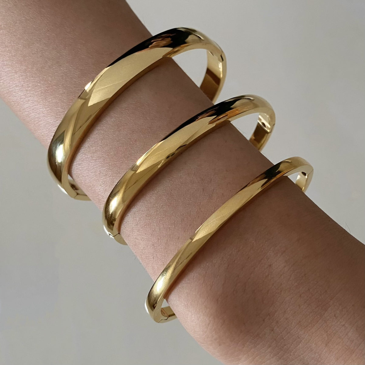 Retro Minimalistic Buckle Simple Bracelet Gold