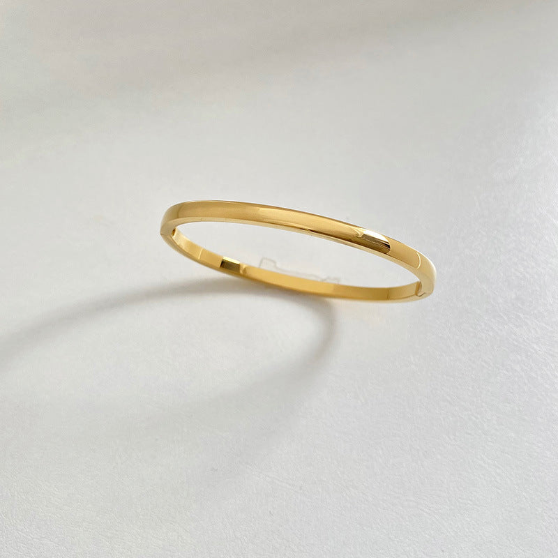 Retro Minimalistic Buckle Simple Bracelet Gold