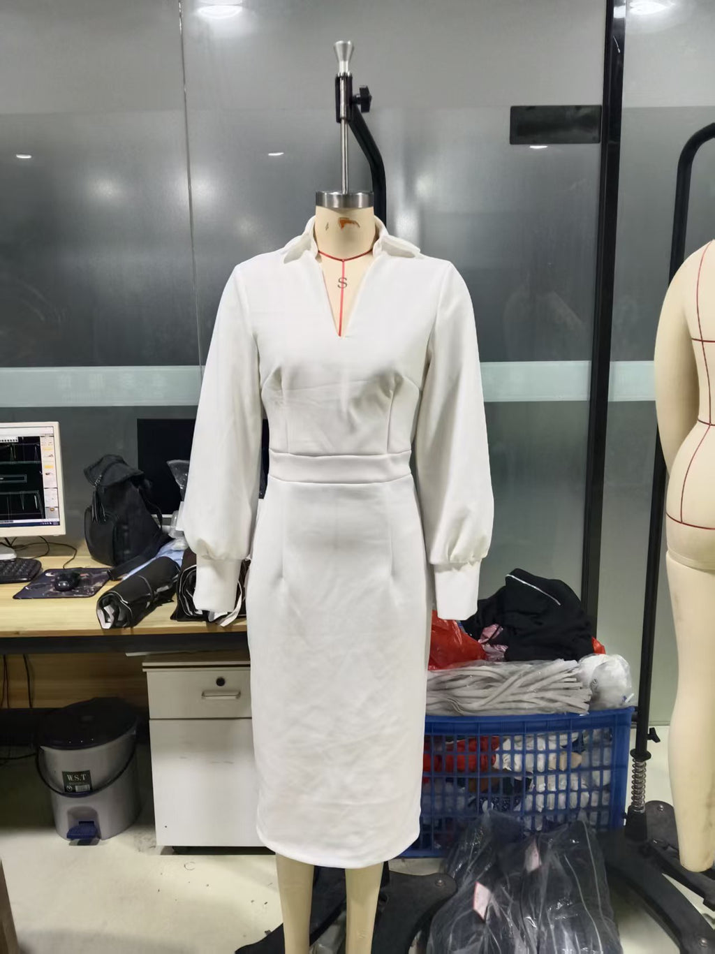 Women's V-Neck Lantern Sleeve Fitted-Waist Dress