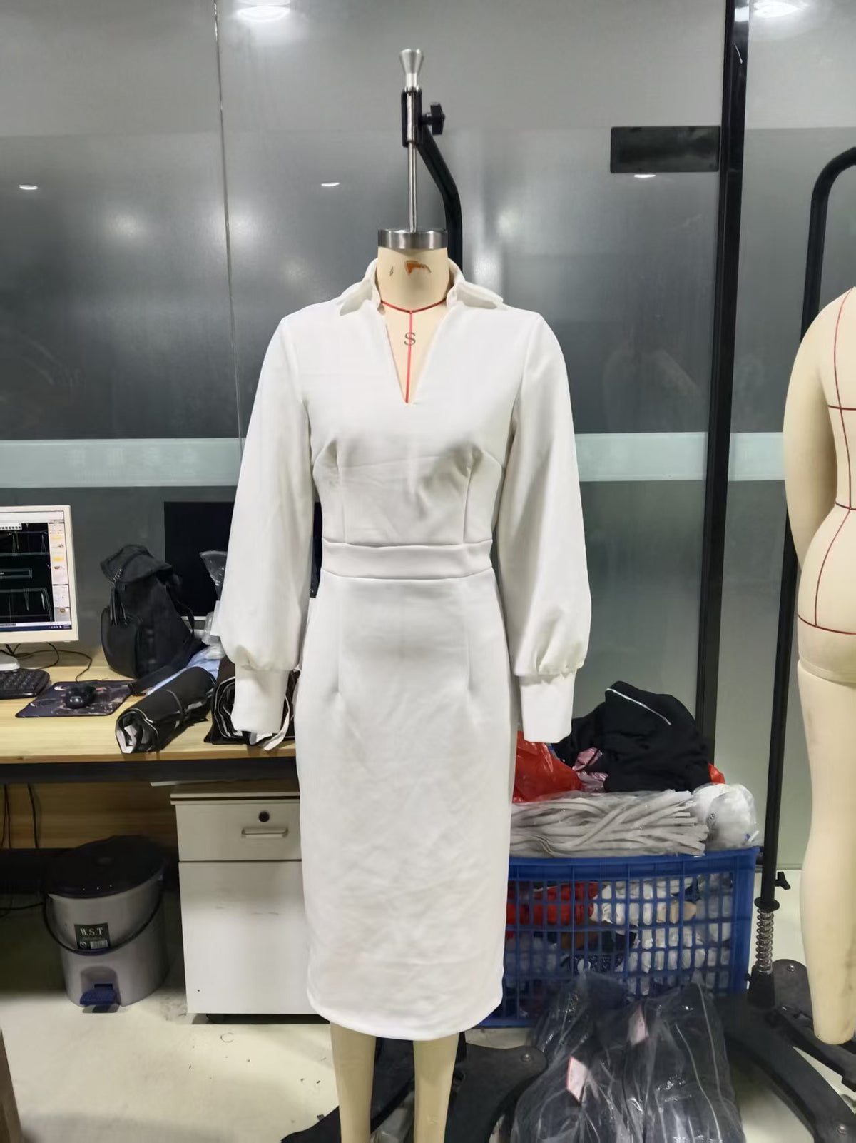 Women's V-Neck Lantern Sleeve Fitted-Waist Dress