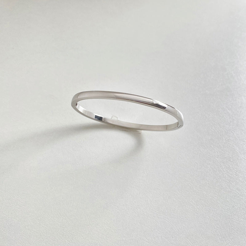 Retro Minimalistic Buckle Simple Bracelet Gold